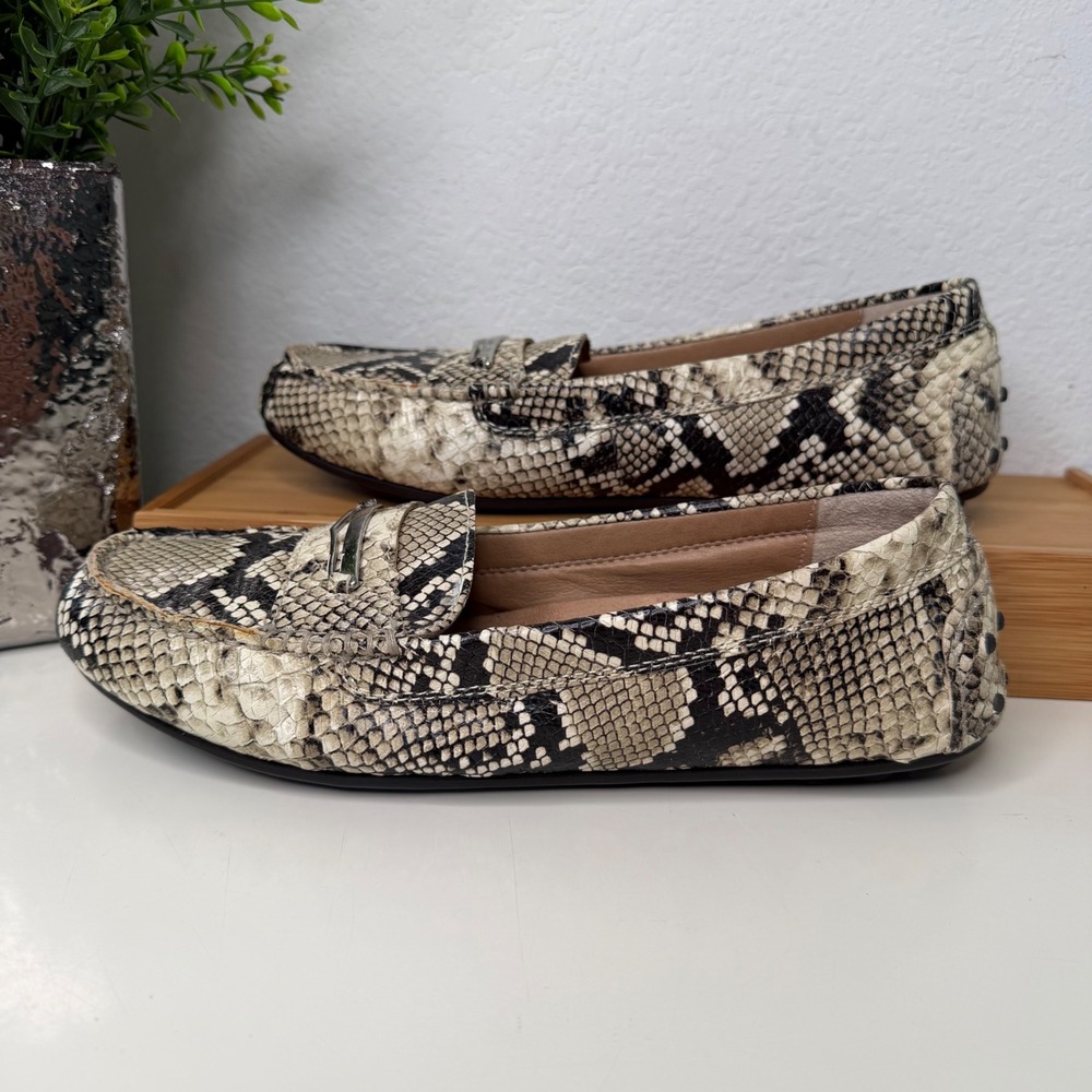 Vionic Ashby Loafers Grey Snakeskin Embossed Leather Driving Moccasins Size 9 - Picture 3 of 9